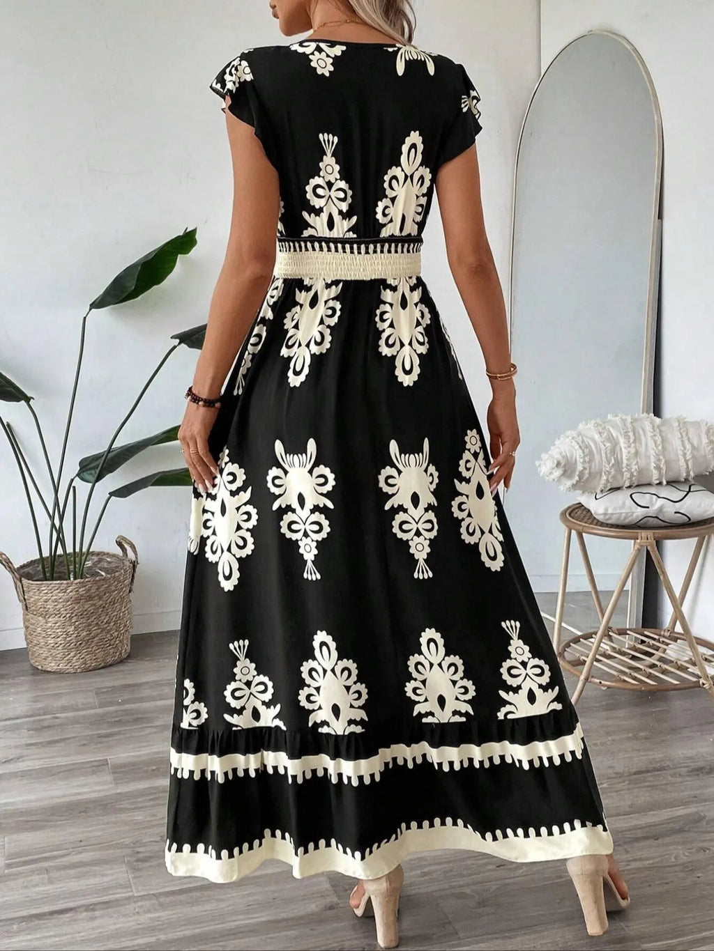 Women'S V Neck Ruffle Hem A-Line Dress, Fitted, Elegant All over Print, Elastic Waist, Moderate Woven Fabric, Casual Vacation Wear