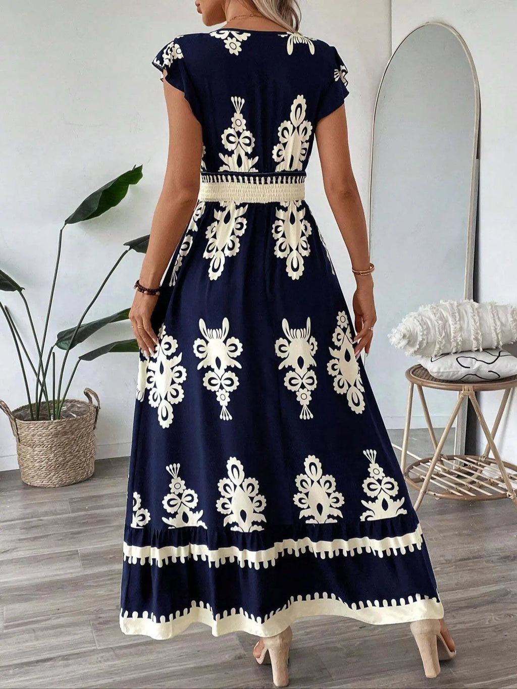 Women'S V Neck Ruffle Hem A-Line Dress, Fitted, Elegant All over Print, Elastic Waist, Moderate Woven Fabric, Casual Vacation Wear