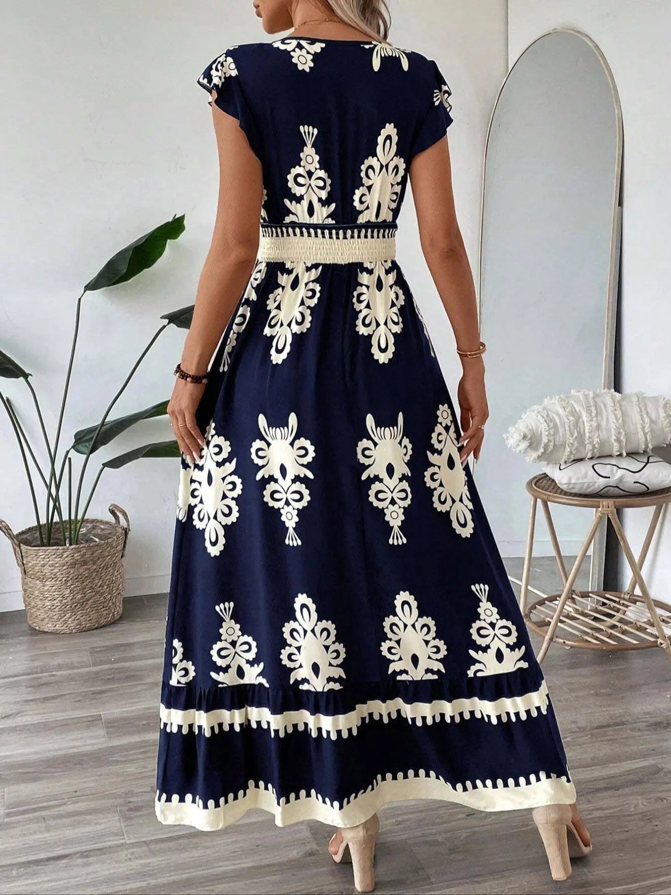 Women'S V Neck Ruffle Hem A-Line Dress, Fitted, Elegant All over Print, Elastic Waist, Moderate Woven Fabric, Casual Vacation Wear
